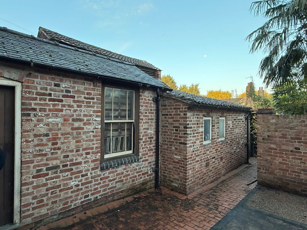 64, 66, 68 (A,B,C) Castle Gate, Newark, Nottinghamshire, NG24 1BG