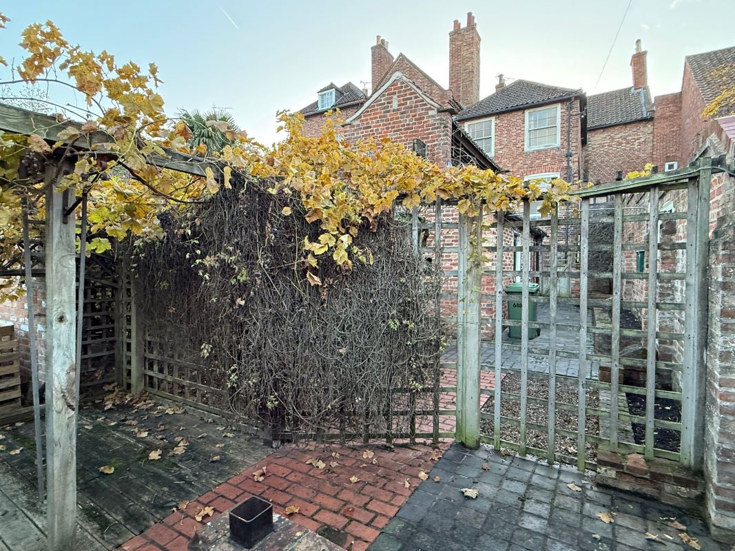 64, 66, 68 (A,B,C) Castle Gate, Newark, Nottinghamshire, NG24 1BG