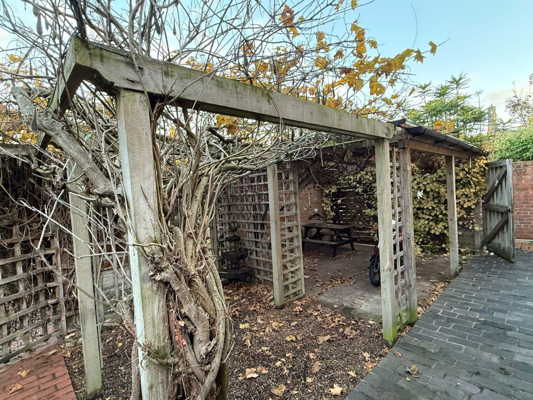 64, 66, 68 (A,B,C) Castle Gate, Newark, Nottinghamshire, NG24 1BG