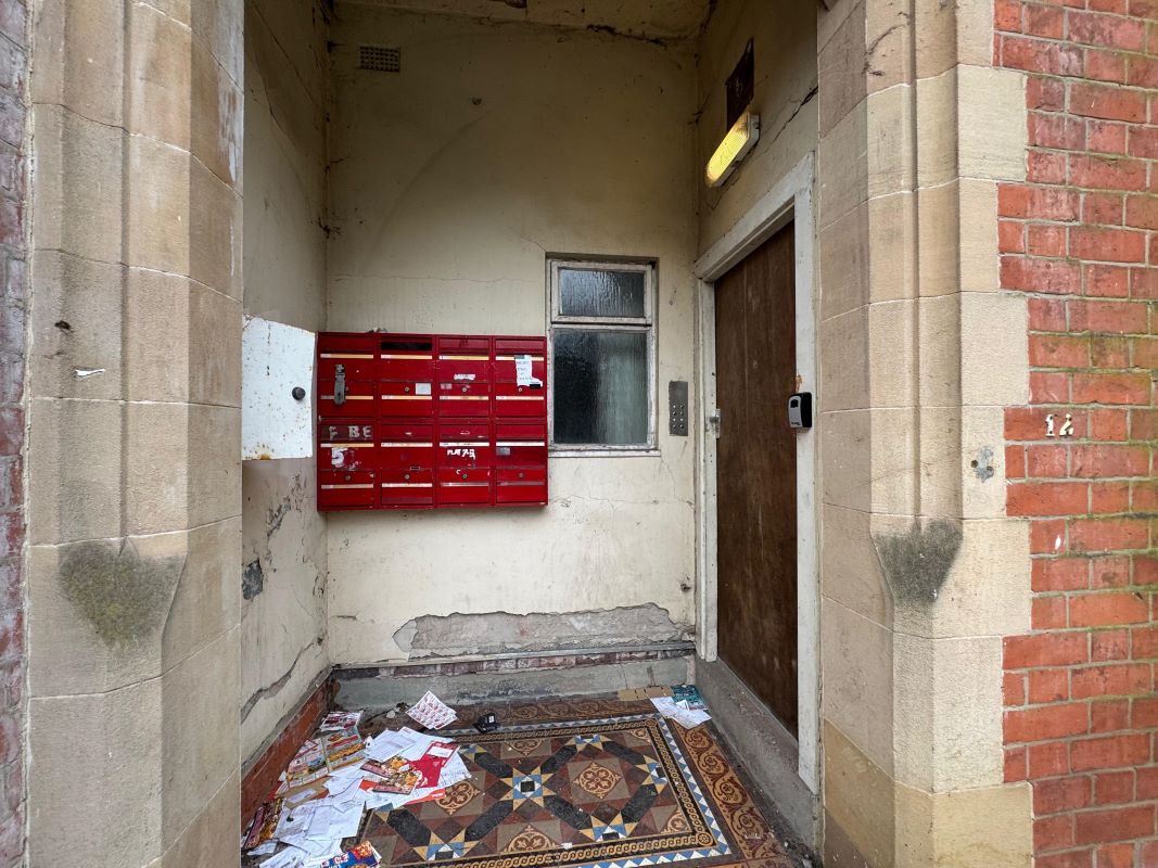 42 Forest Road West, Nottingham, NG7 4EQ