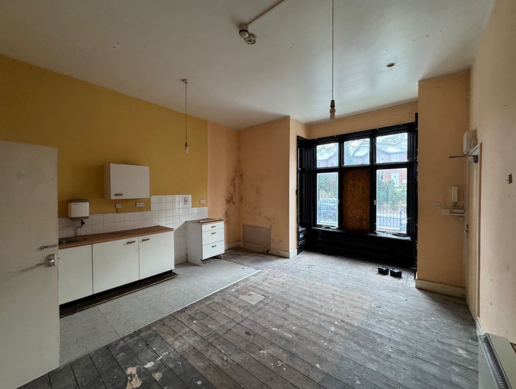 42 Forest Road West, Nottingham, NG7 4EQ