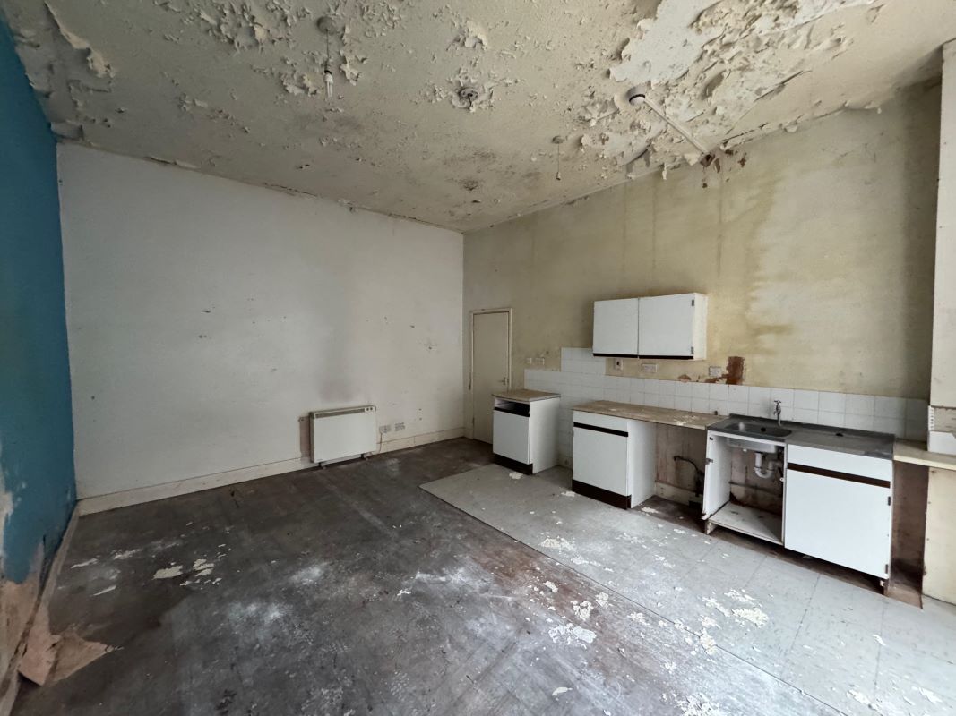 42 Forest Road West, Nottingham, NG7 4EQ