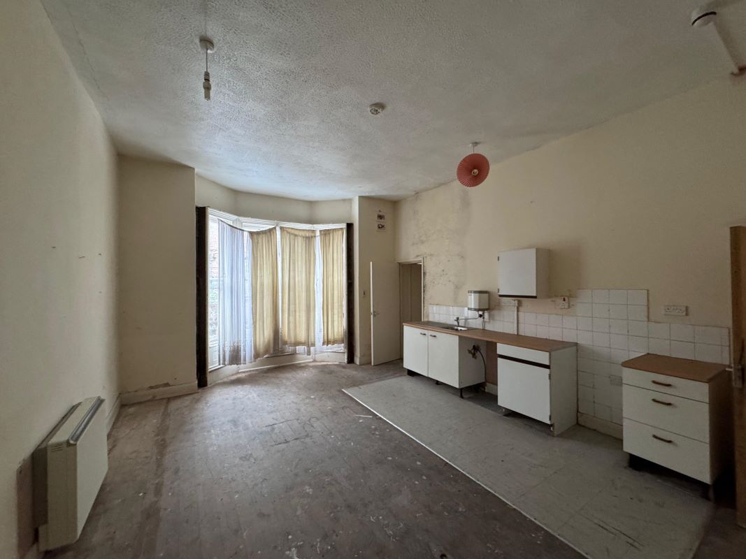 42 Forest Road West, Nottingham, NG7 4EQ