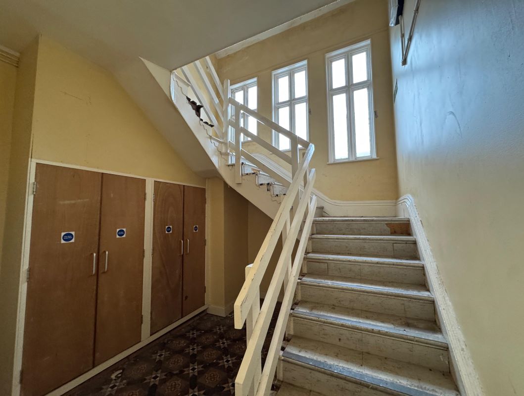 42 Forest Road West, Nottingham, NG7 4EQ