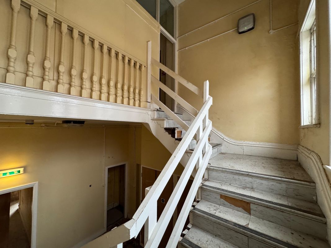 42 Forest Road West, Nottingham, NG7 4EQ