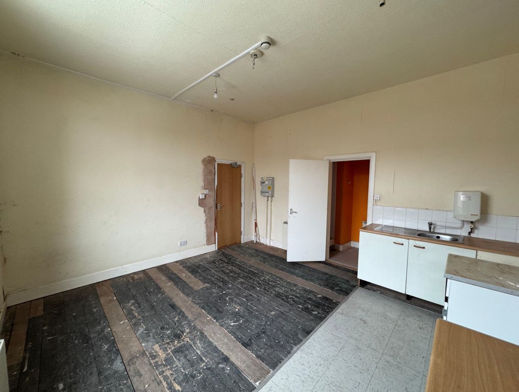 42 Forest Road West, Nottingham, NG7 4EQ