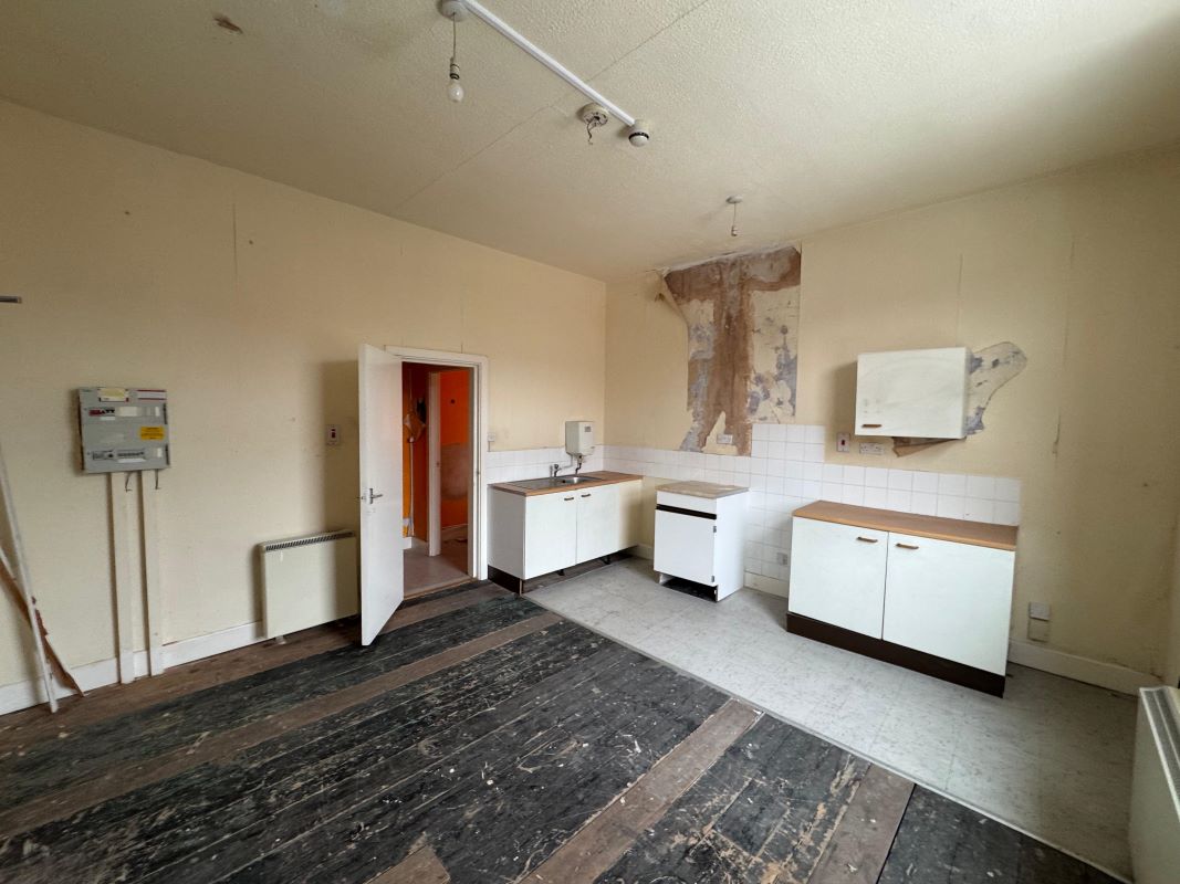 42 Forest Road West, Nottingham, NG7 4EQ