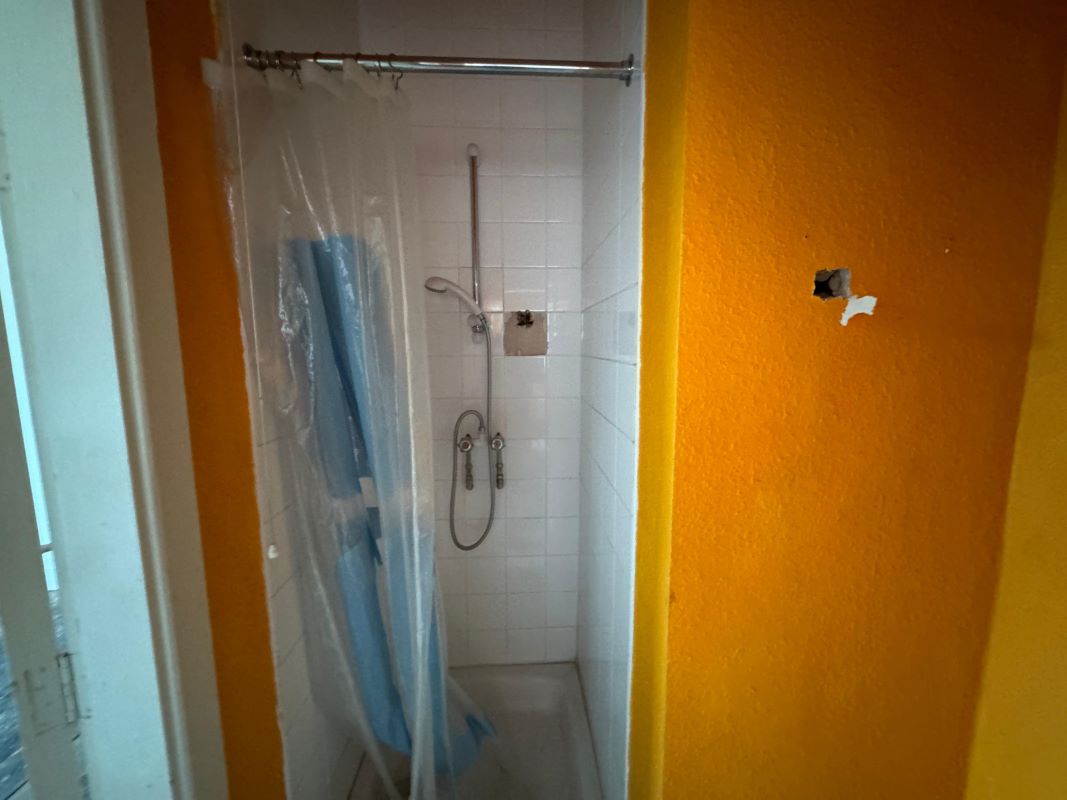 42 Forest Road West, Nottingham, NG7 4EQ