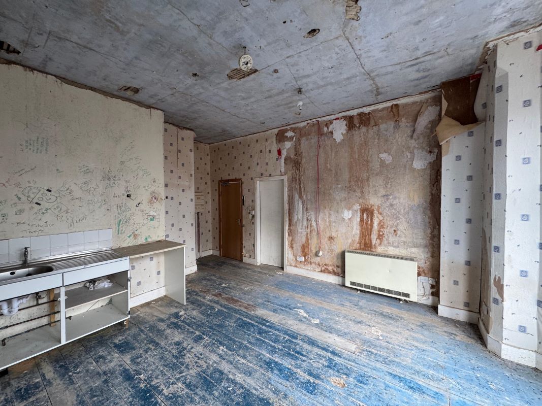 42 Forest Road West, Nottingham, NG7 4EQ