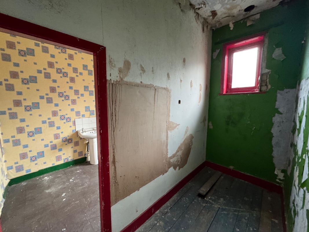 42 Forest Road West, Nottingham, NG7 4EQ