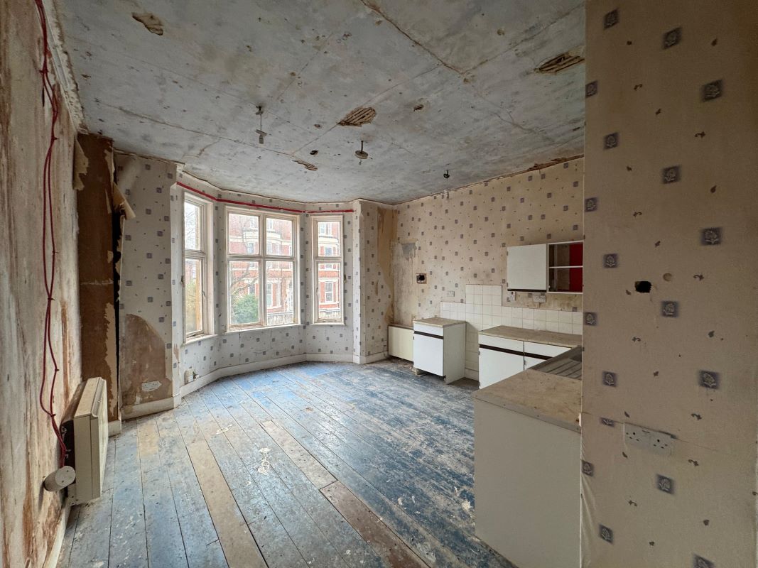 42 Forest Road West, Nottingham, NG7 4EQ