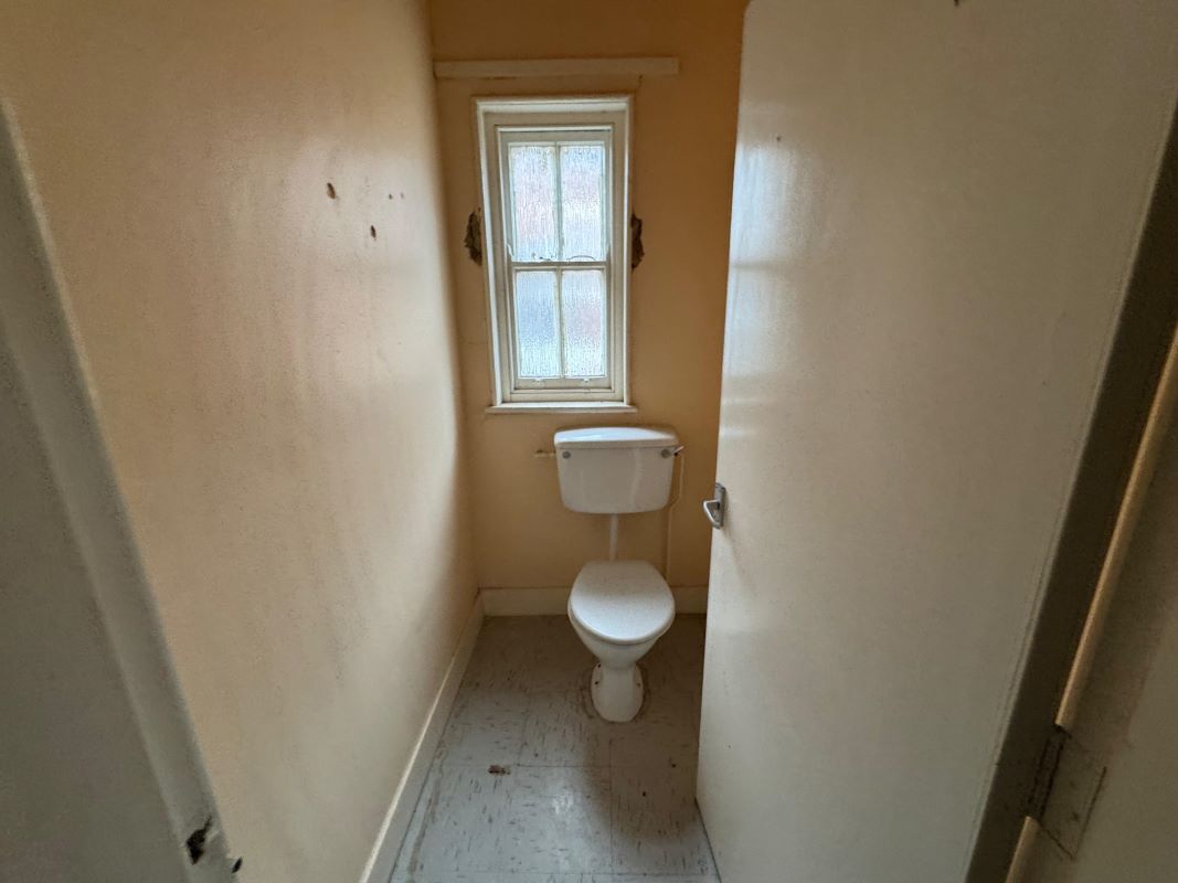 42 Forest Road West, Nottingham, NG7 4EQ