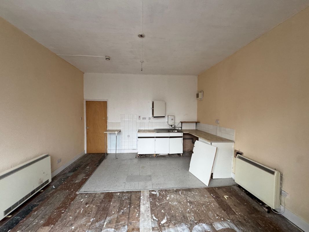 42 Forest Road West, Nottingham, NG7 4EQ