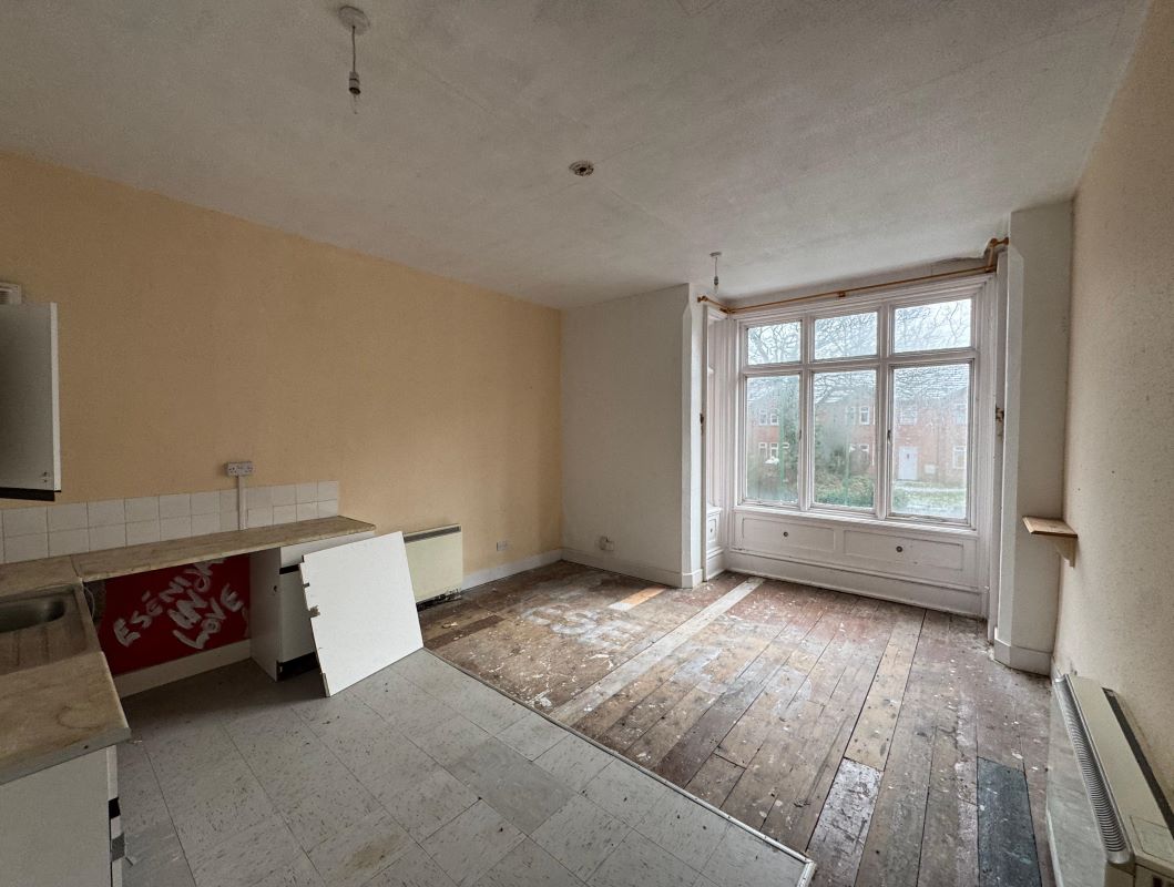 42 Forest Road West, Nottingham, NG7 4EQ