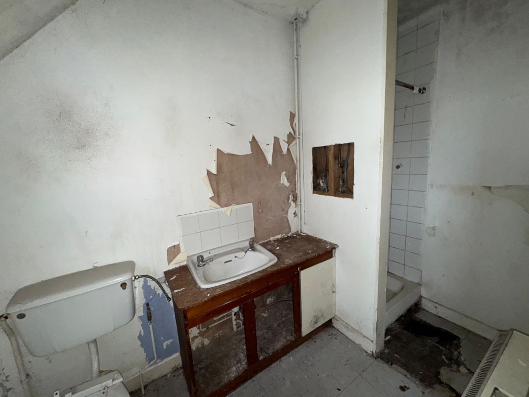 42 Forest Road West, Nottingham, NG7 4EQ