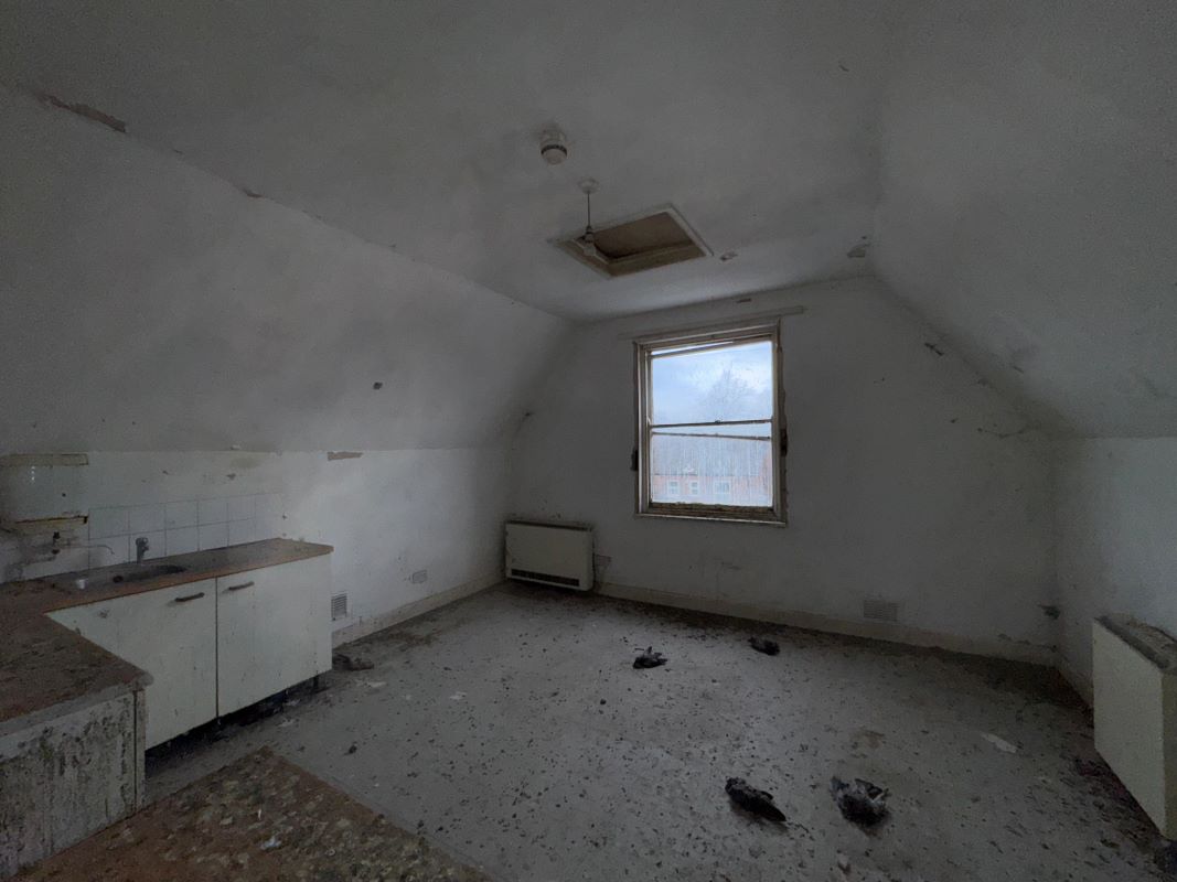 42 Forest Road West, Nottingham, NG7 4EQ