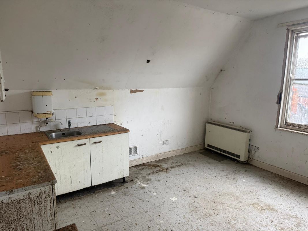 42 Forest Road West, Nottingham, NG7 4EQ