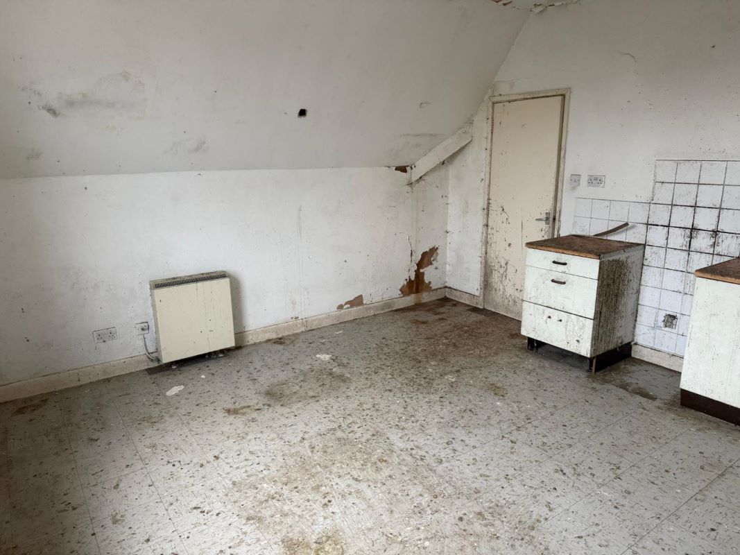 42 Forest Road West, Nottingham, NG7 4EQ