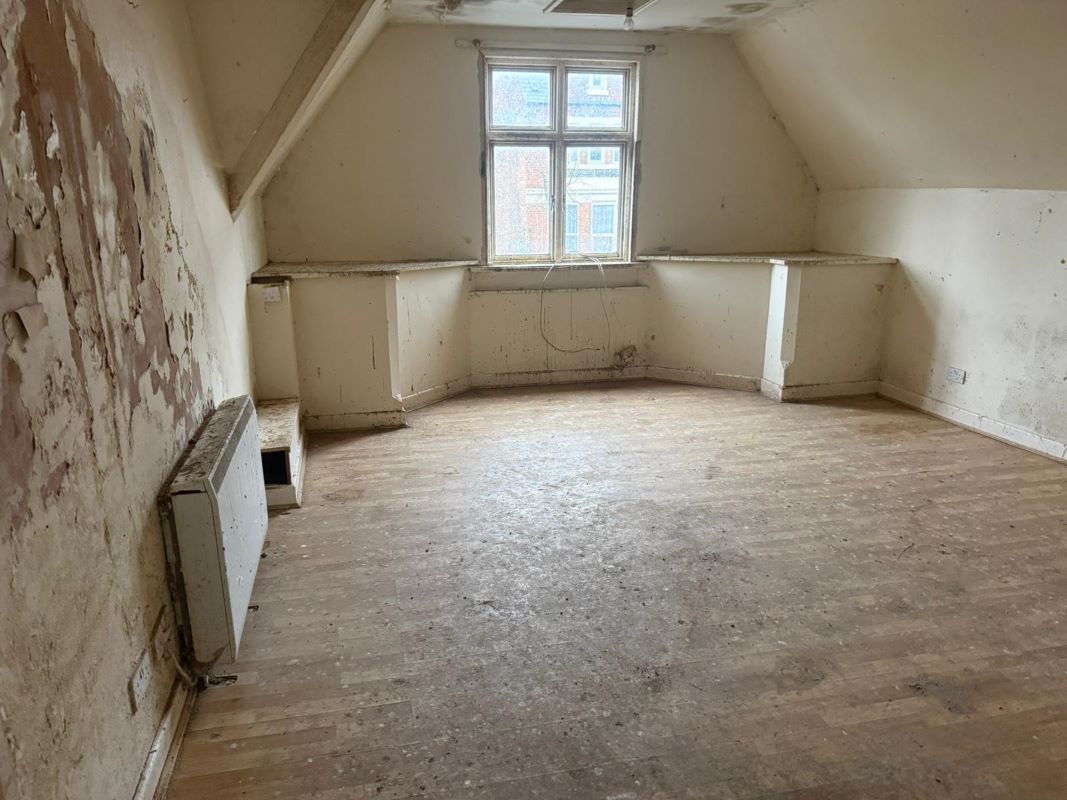 42 Forest Road West, Nottingham, NG7 4EQ