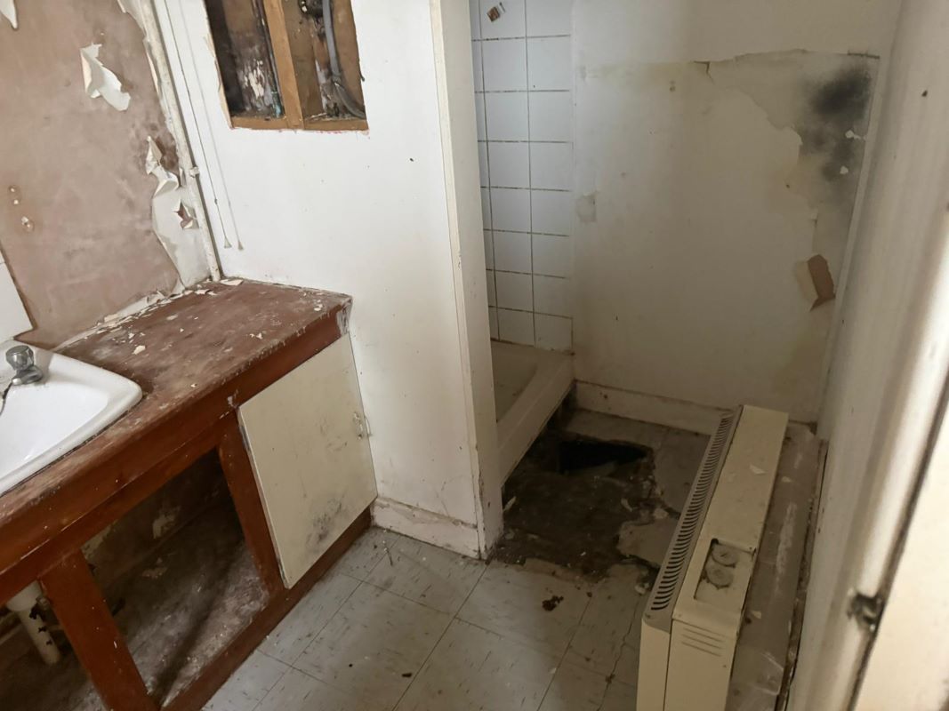 42 Forest Road West, Nottingham, NG7 4EQ