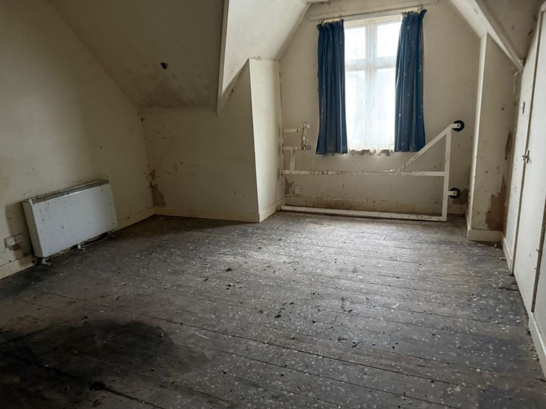 42 Forest Road West, Nottingham, NG7 4EQ