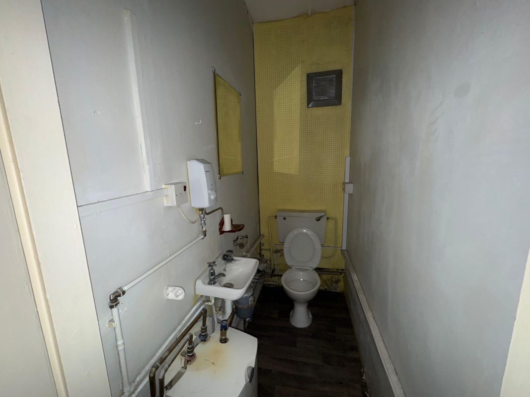 106/106A Burton Road & 1 Willow Road, Carlton, Nottingham, NG4 3BG