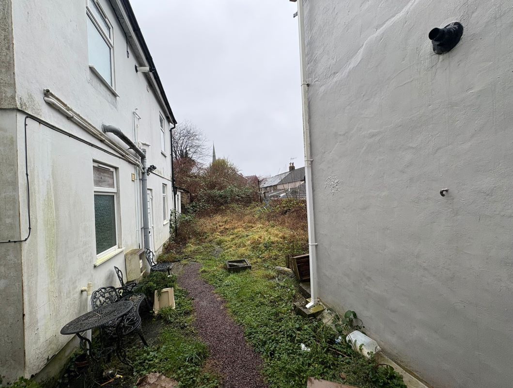 Land to the rear 18-19 Cross Street, Aberdare, CF44 7EG