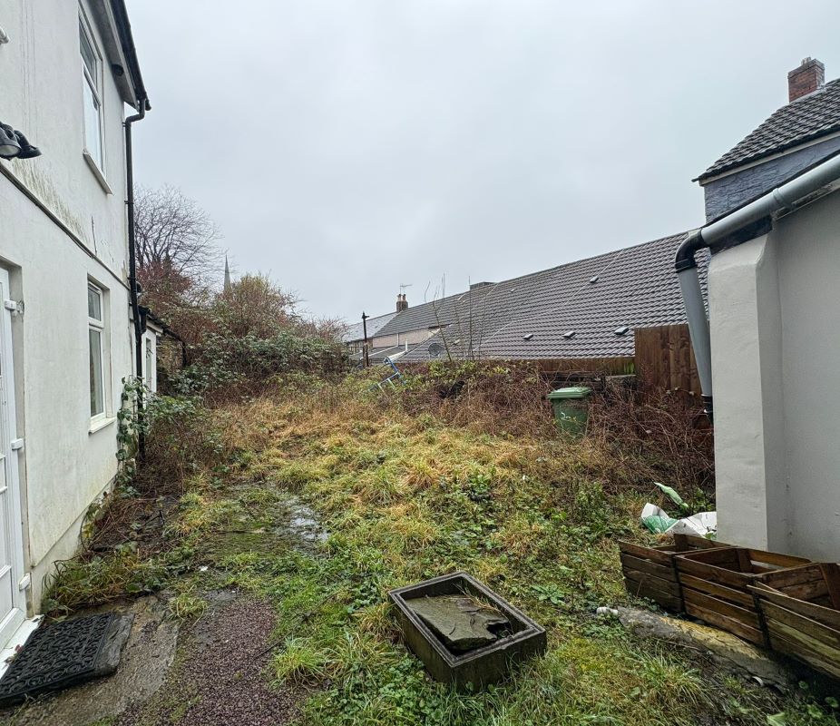 Land to the rear 18-19 Cross Street, Aberdare, CF44 7EG