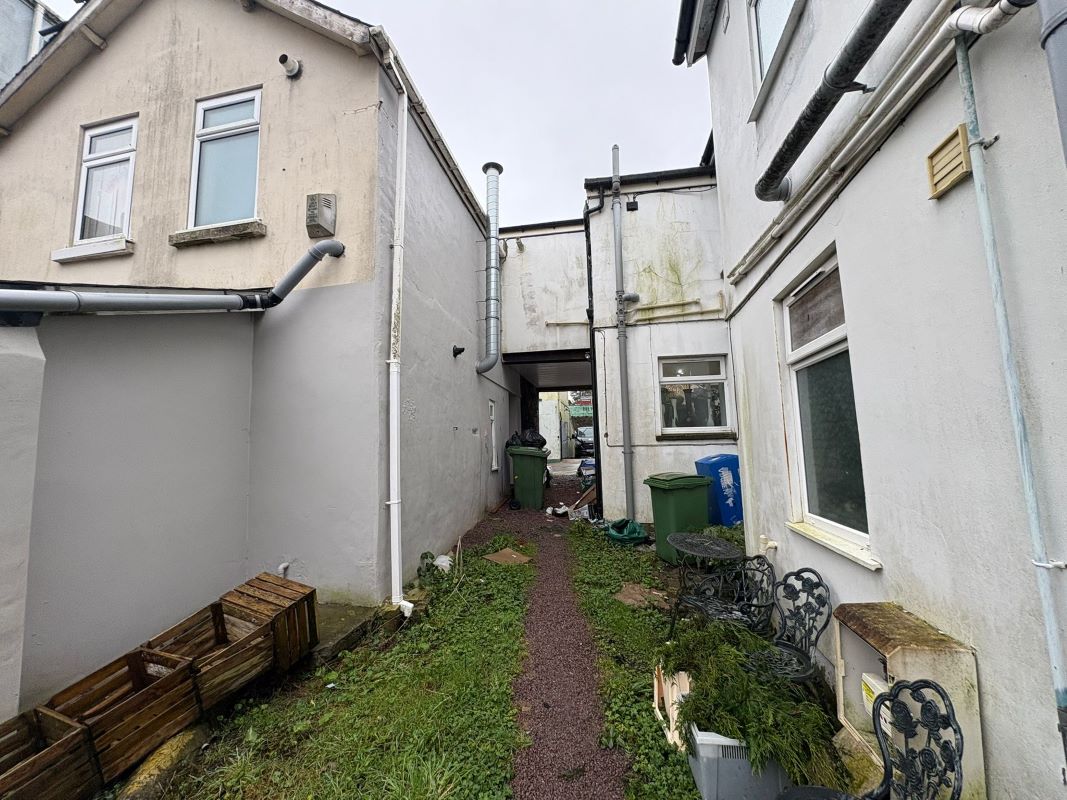 Land to the rear 18-19 Cross Street, Aberdare, CF44 7EG