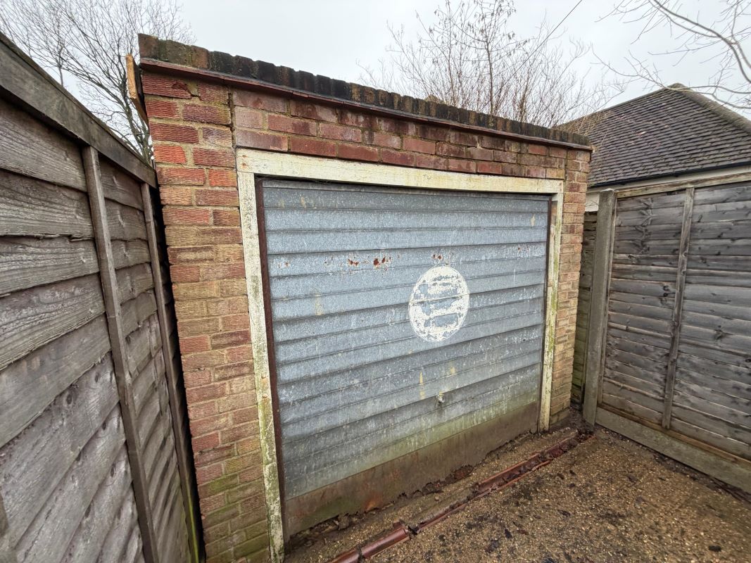 Garage & Parking Strangeways, Watford, Hertfordshire, WD17 4SR