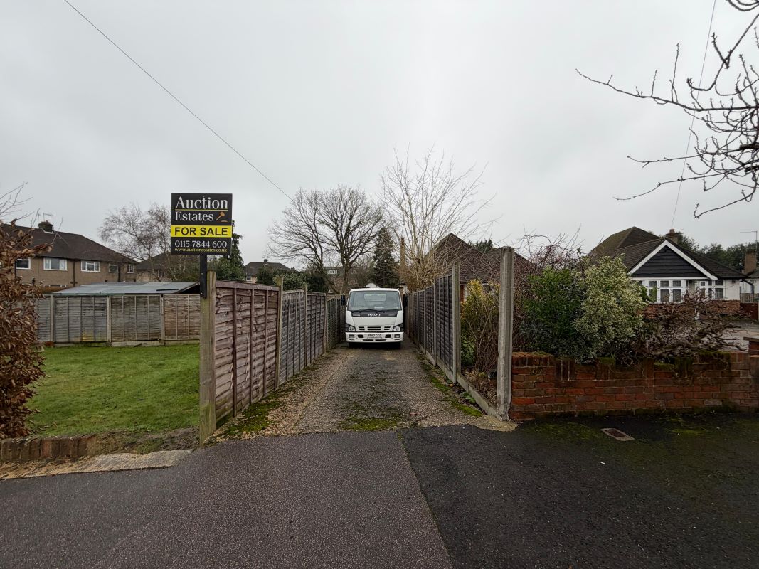 Garage & Parking Strangeways, Watford, Hertfordshire, WD17 4SR