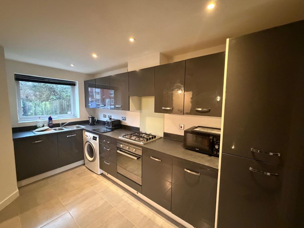 6 Kendale Grove, Nottingham, NG3 3BA