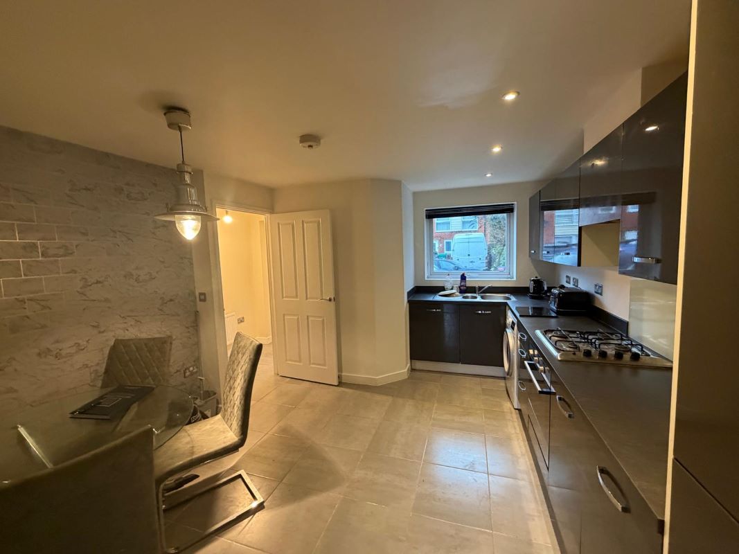 6 Kendale Grove, Nottingham, NG3 3BA