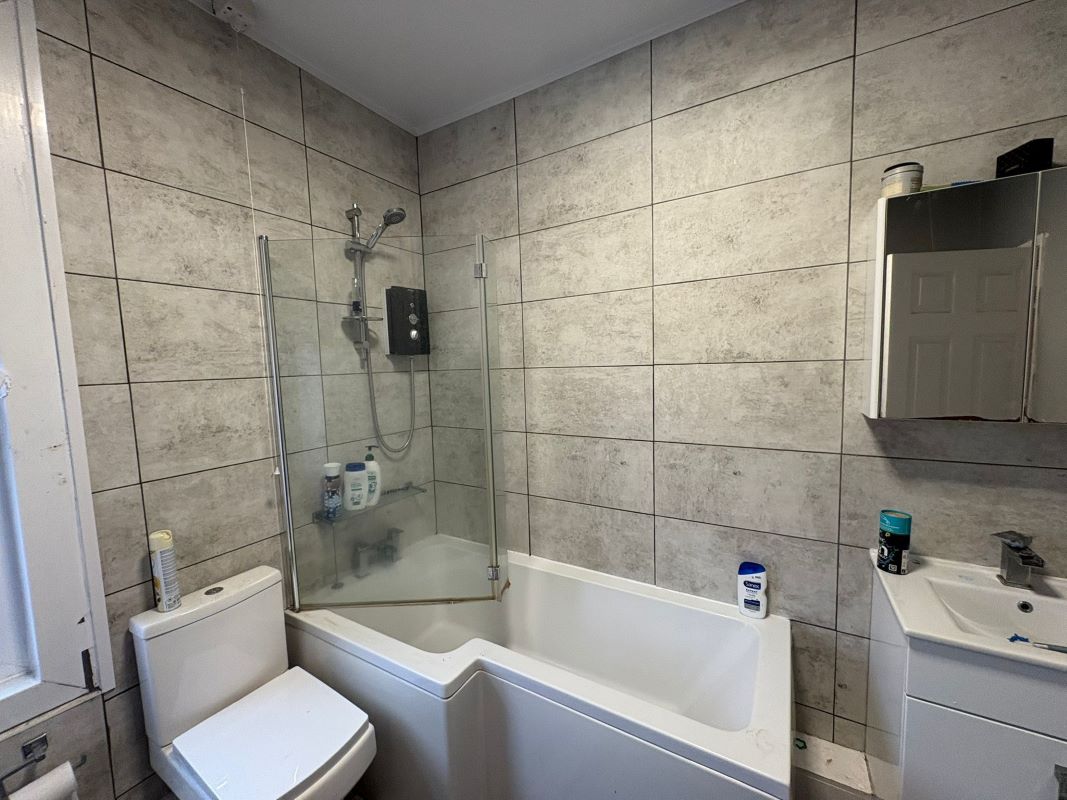 106/106A Burton Road & 1 Willow Road, Carlton, Nottingham, NG4 3BG