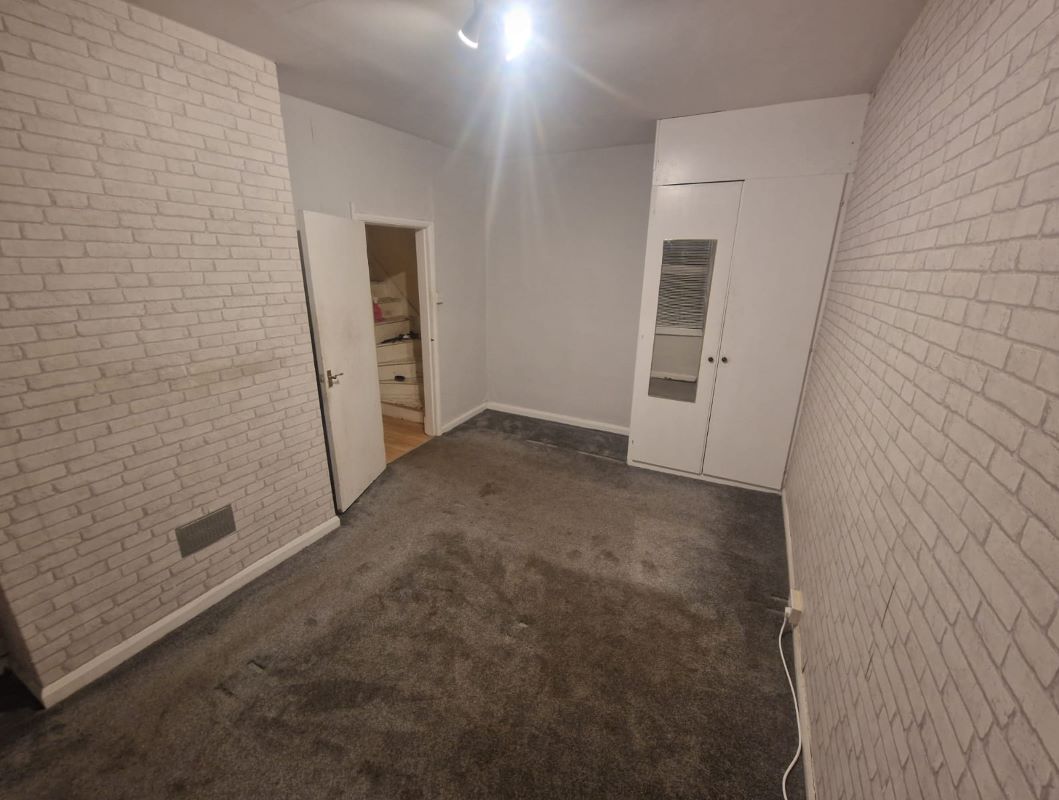 106/106A Burton Road & 1 Willow Road, Carlton, Nottingham, NG4 3BG