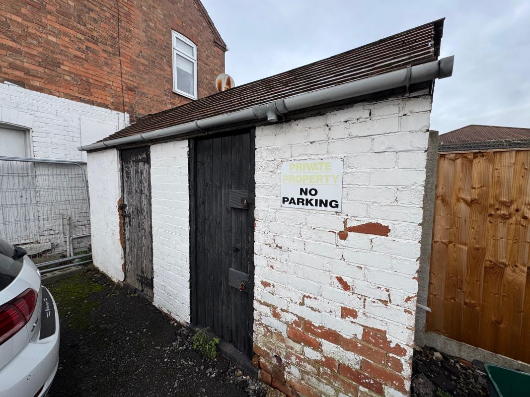 106/106A Burton Road & 1 Willow Road, Carlton, Nottingham, NG4 3BG