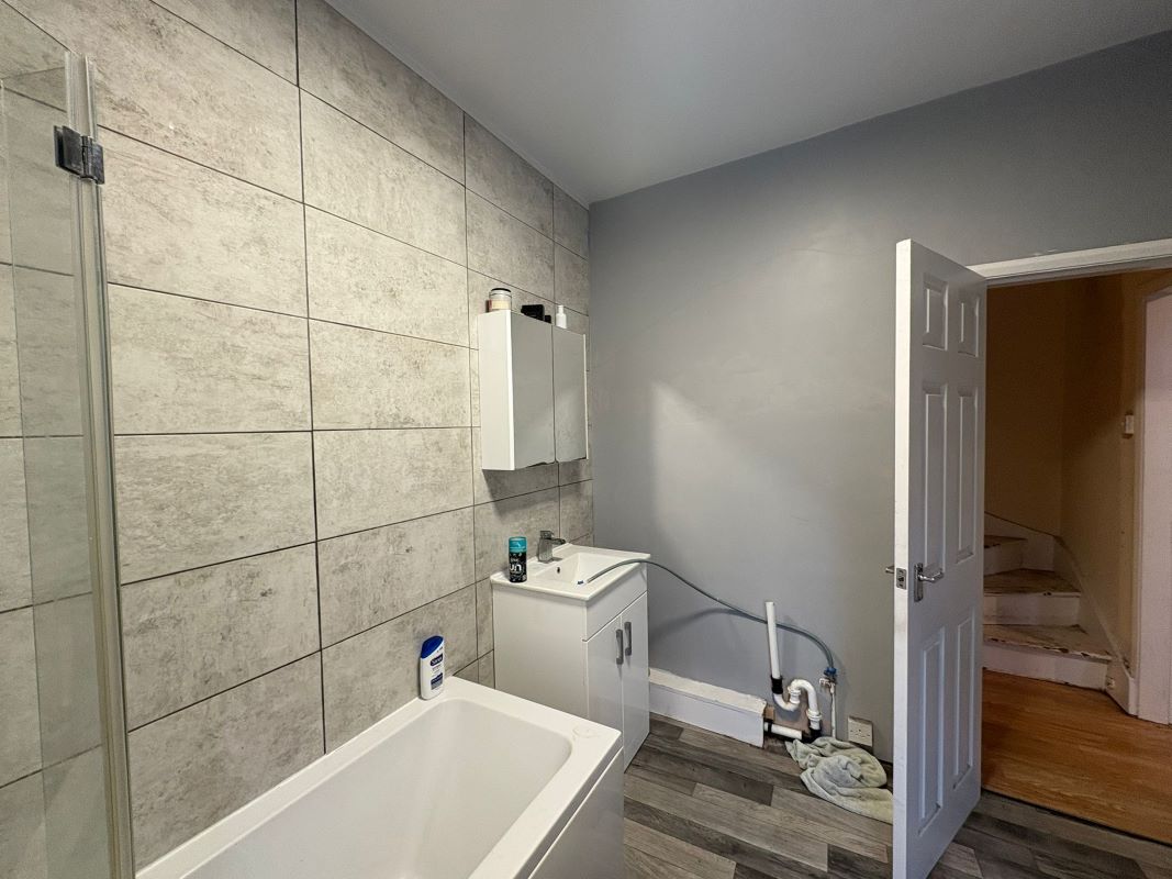 106/106A Burton Road & 1 Willow Road, Carlton, Nottingham, NG4 3BG