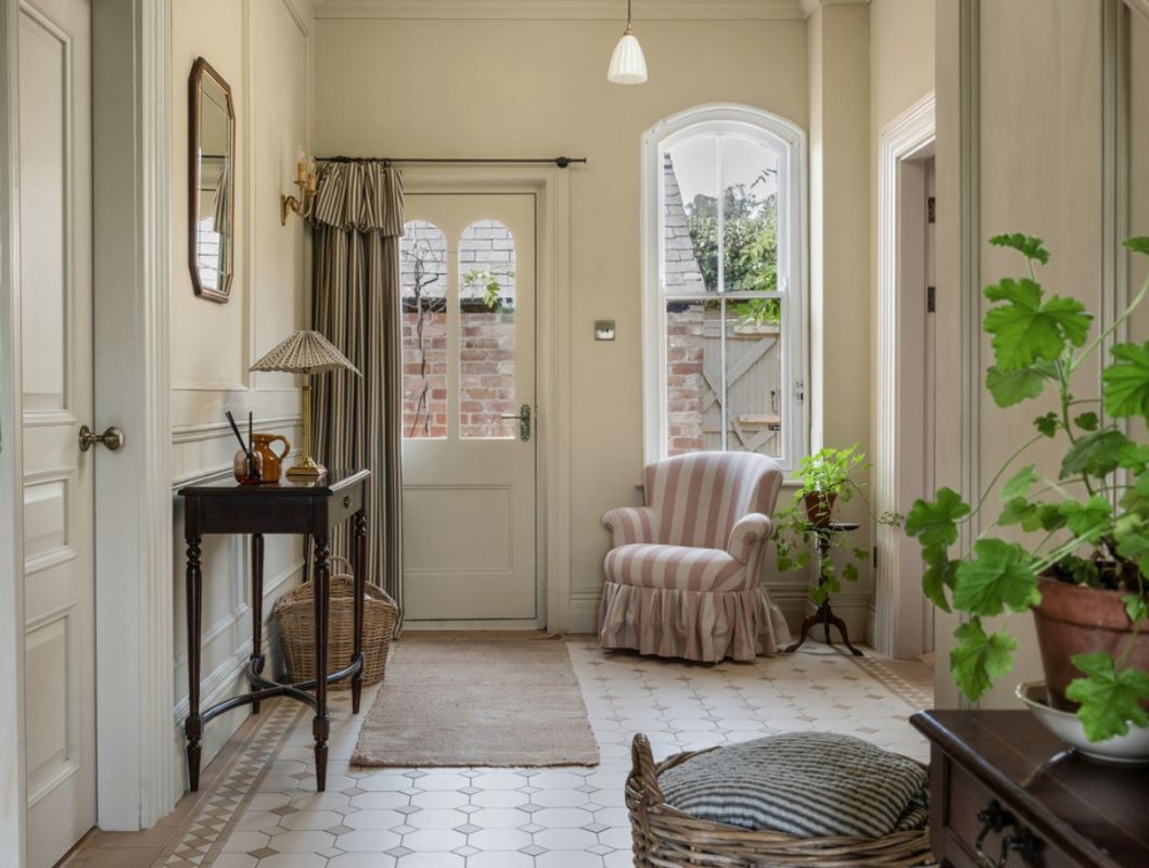 2 Lee Road, Burton Joyce, Nottingham, NG14 5GP