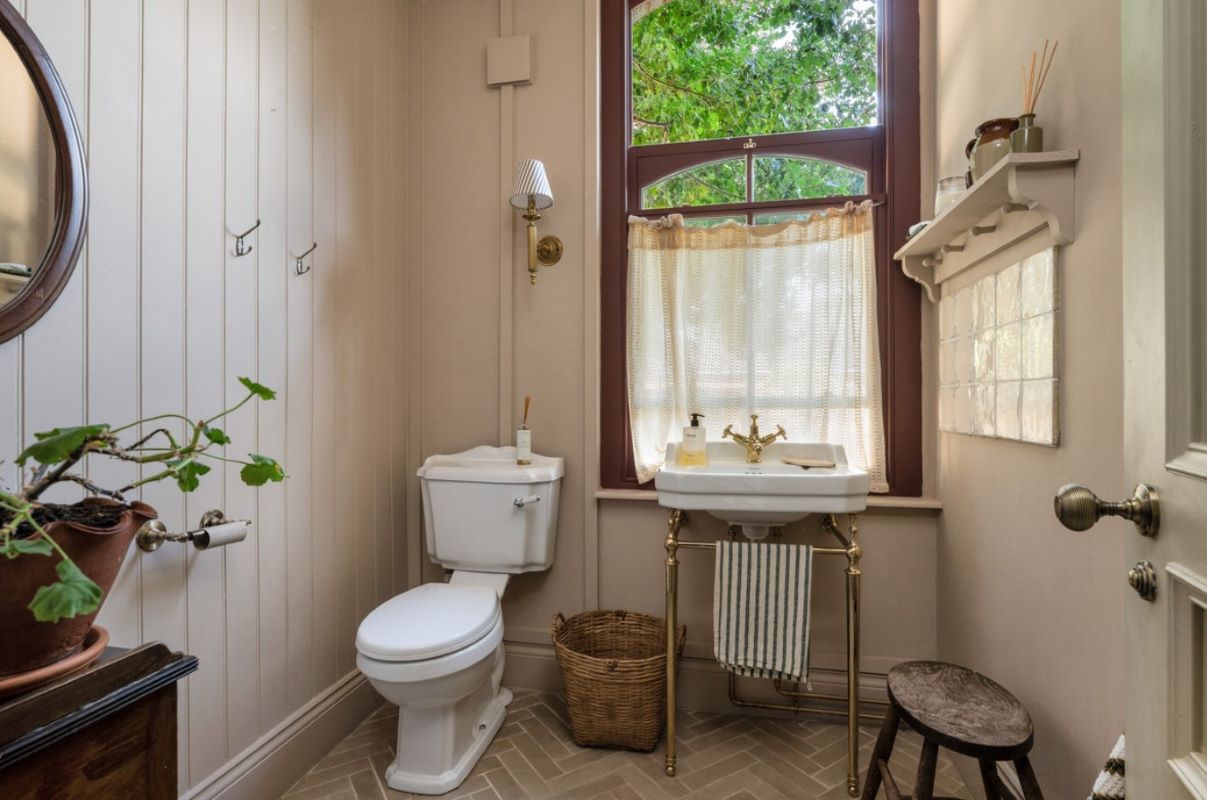 2 Lee Road, Burton Joyce, Nottingham, NG14 5GP