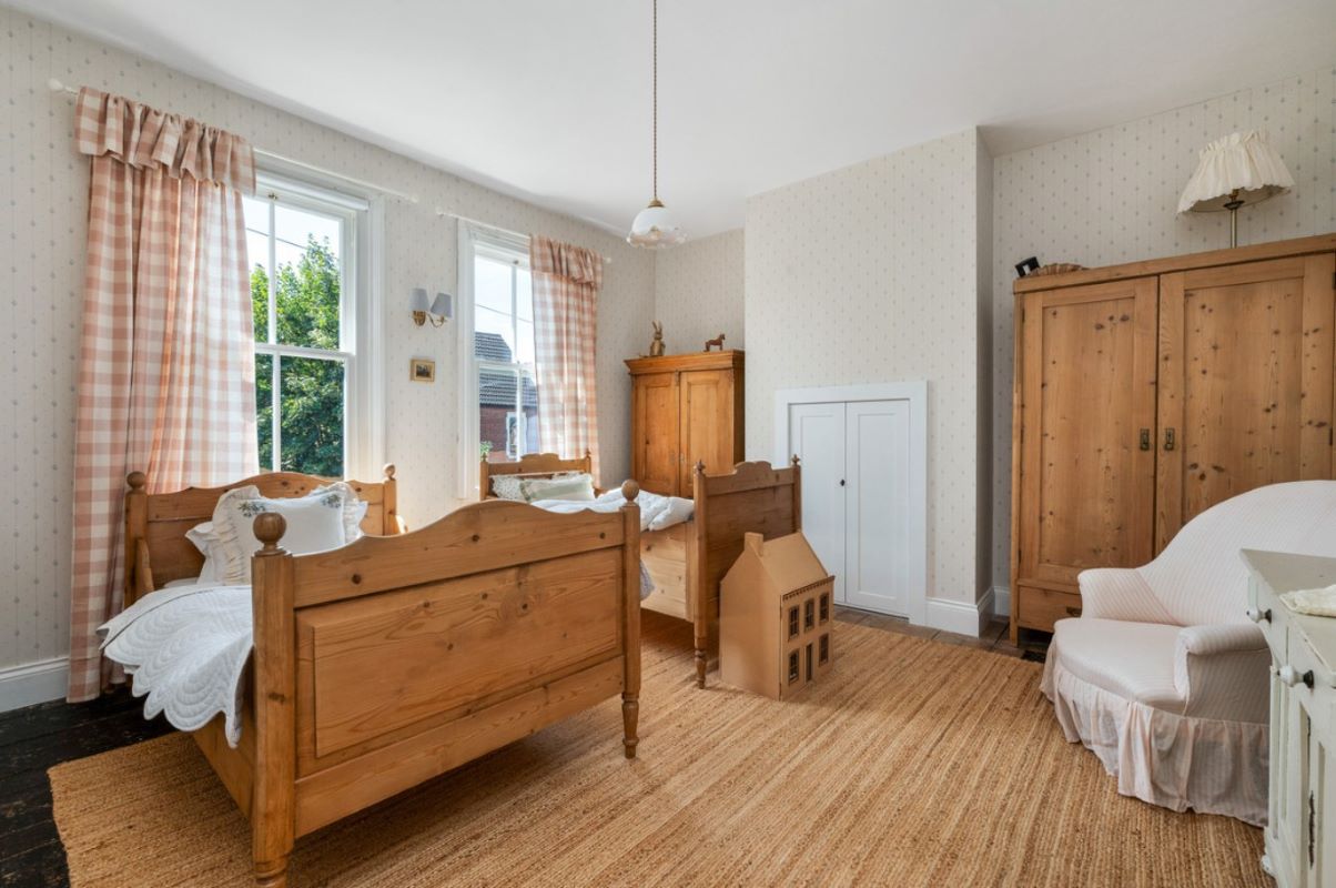 2 Lee Road, Burton Joyce, Nottingham, NG14 5GP