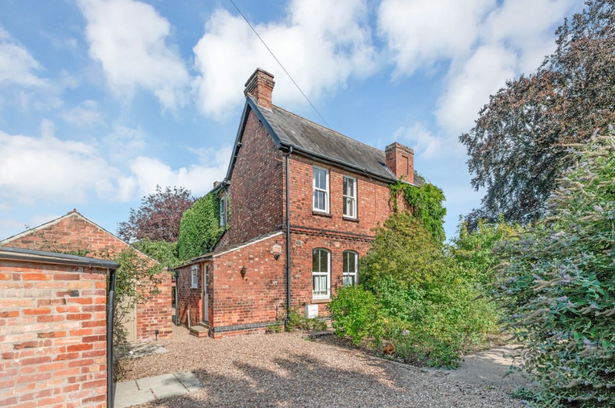 2 Lee Road, Burton Joyce, Nottingham, NG14 5GP