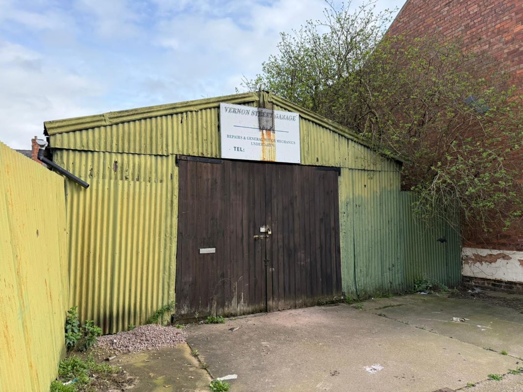 Vernon Street Garage, Vernon Street, Newark, Nottinghamshire, NG24 1PW