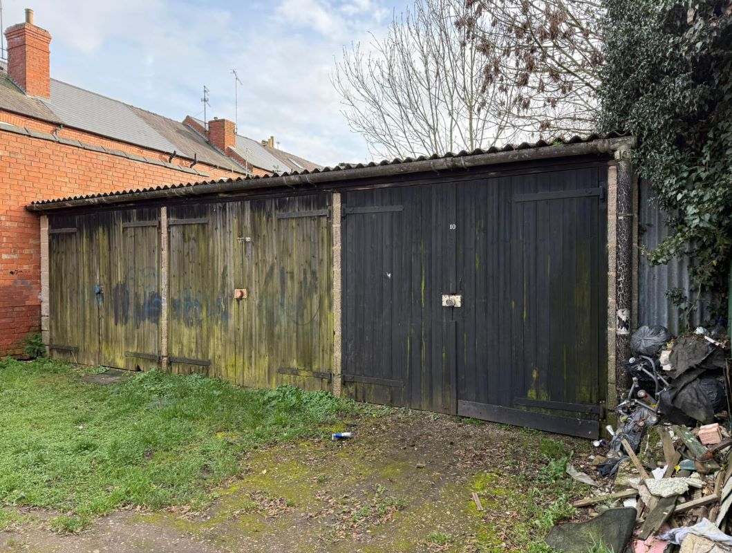 Vernon Street Garage, Vernon Street, Newark, Nottinghamshire, NG24 1PW