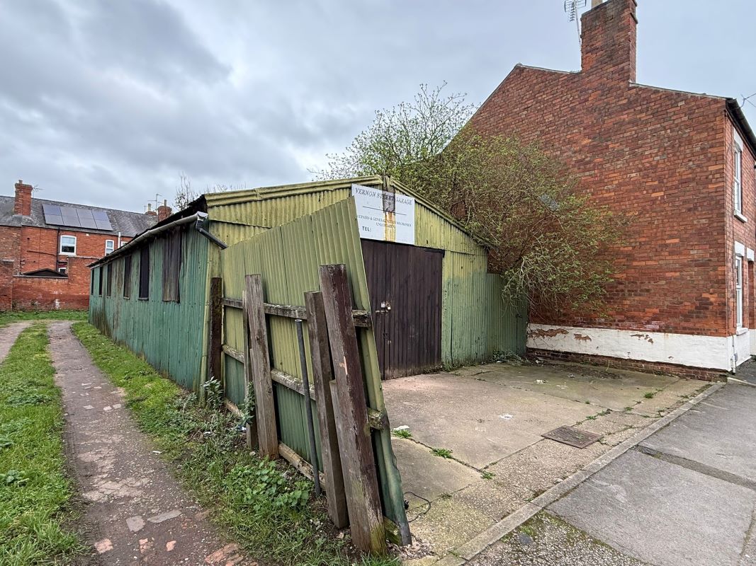 Vernon Street Garage, Vernon Street, Newark, Nottinghamshire, NG24 1PW