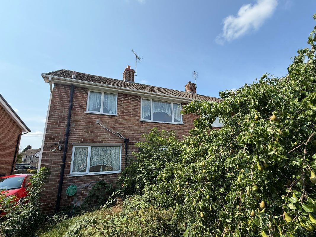 77 Wood Avenue, Creswell, Worksop, Nottinghamshire, S80 4EG