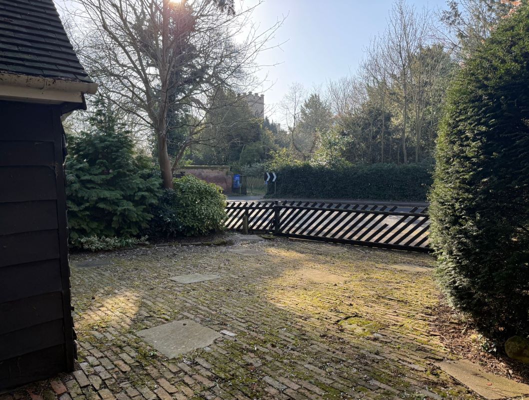 Four Trees, 149 Tollerton Lane, Tollerton, Nottingham, NG12 4FT