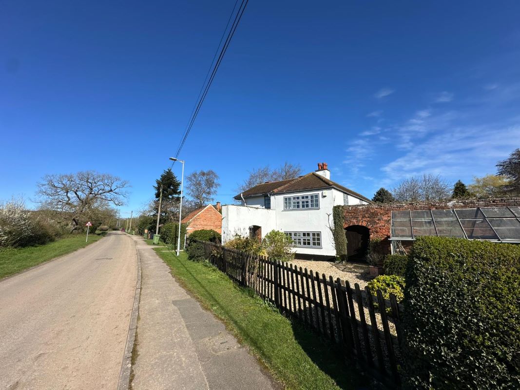 Old Bothie, Broadgate Lane, Kelham, Newark, Notts, NG23 5RZ