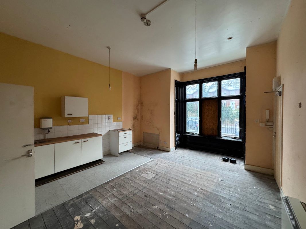 42 Forest Road West, Nottingham, NG7 4EQ