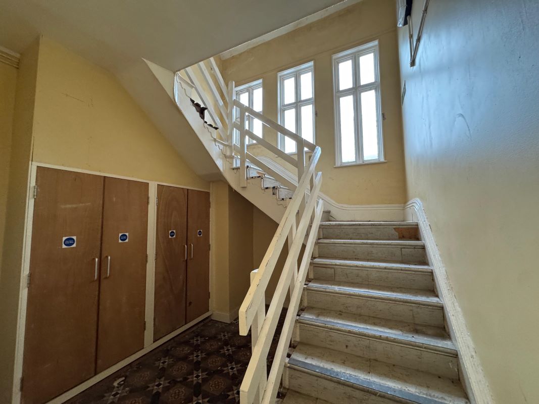 42 Forest Road West, Nottingham, NG7 4EQ