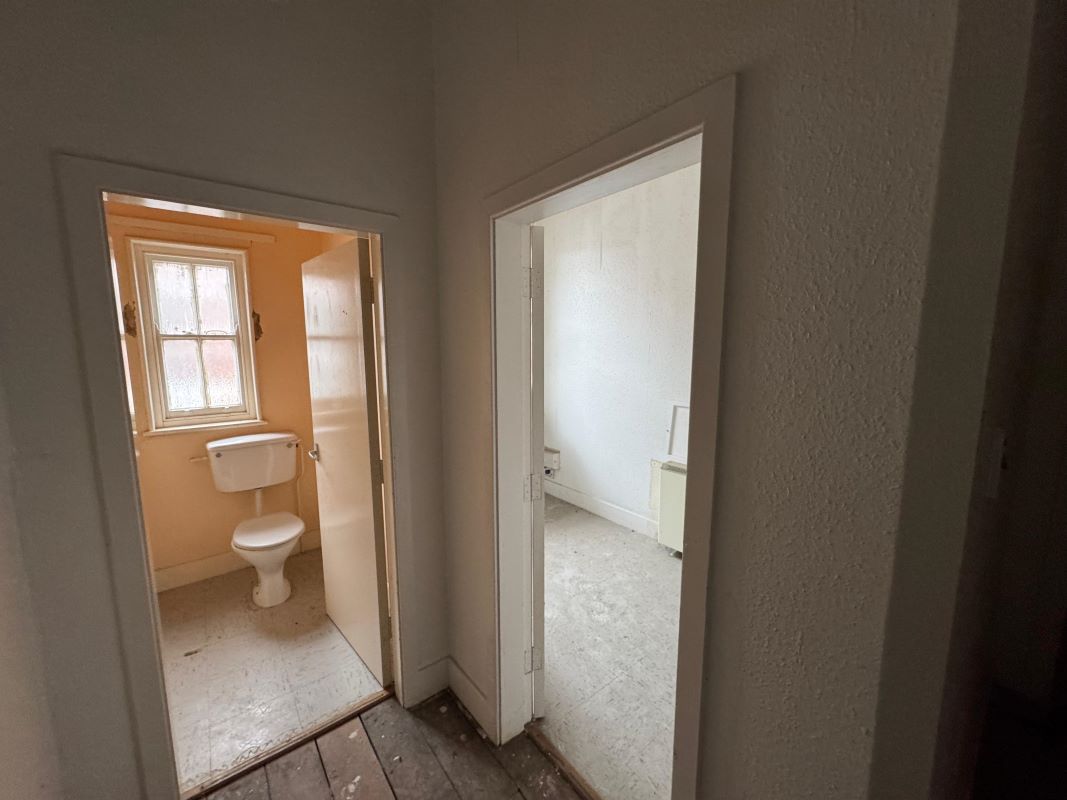 42 Forest Road West, Nottingham, NG7 4EQ